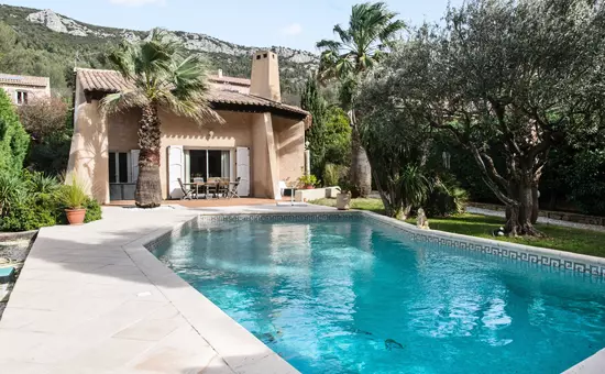 Villa avec piscine privative chauffée avec vue sur la forêt